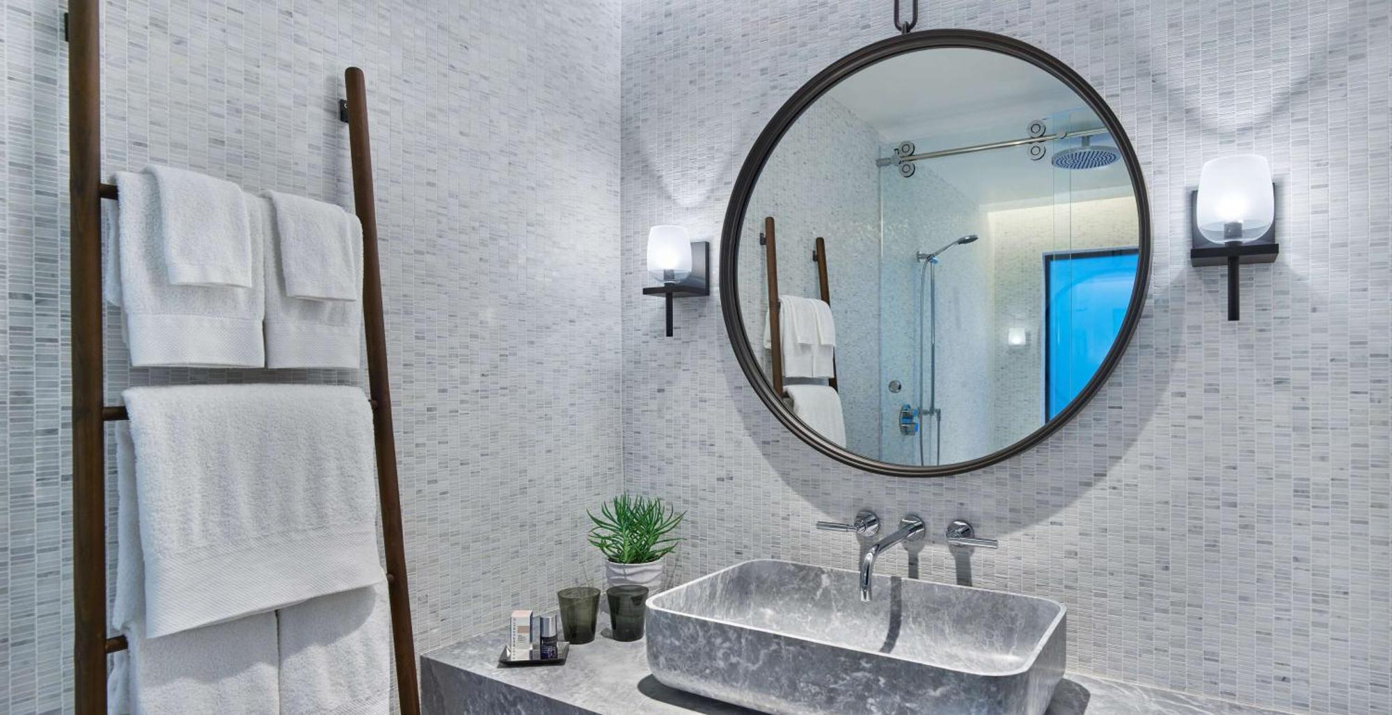 Premium King Room with Streamside View, Balcony and Outdoor Bathtub,1553242867:JPEG